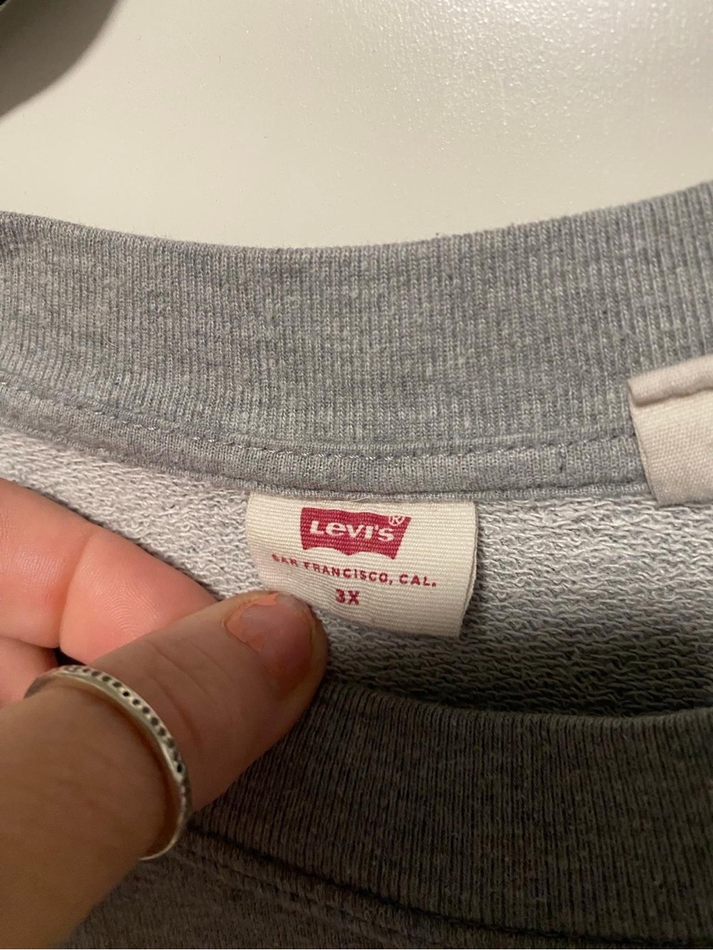 Levi's Light Gray Women's Crewneck Sweatshirt